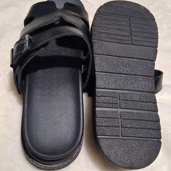 Black Chunky Leather Sandals with Platform Sole - Picture 9 of 9